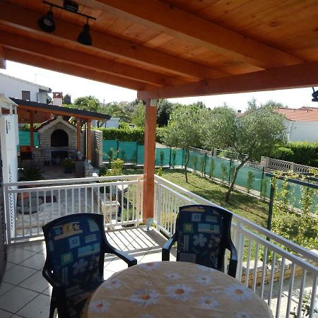 Apartman Duje Petrcane Buitenkant foto