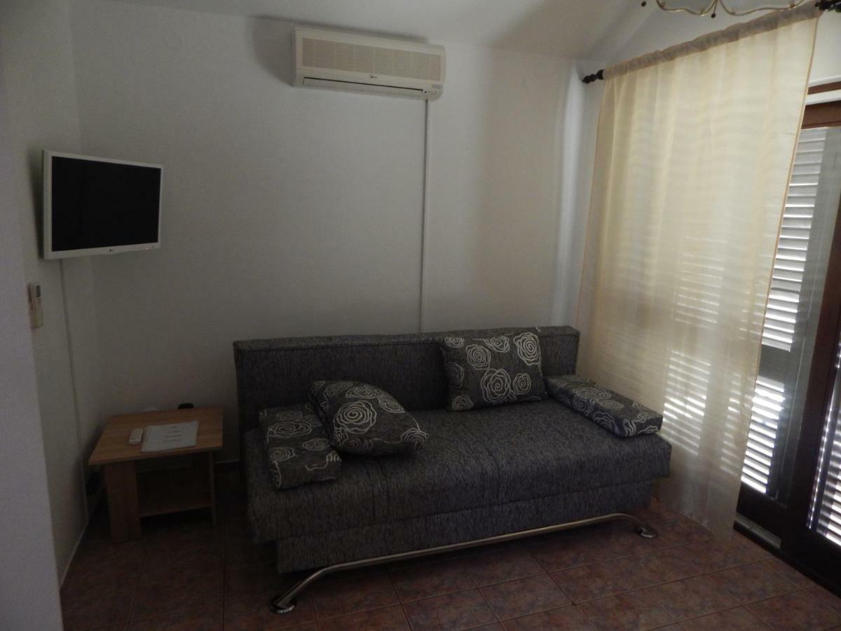 Apartman Duje Appartement Petrcane Buitenkant foto